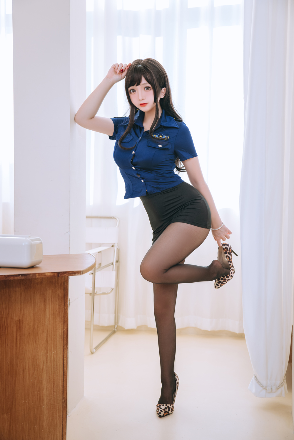 日奈娇 – 豹纹女警 [103P1.32G]